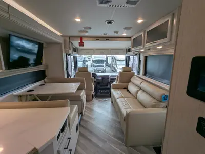 2026 Holiday Rambler Invicta 33HB photo 32
