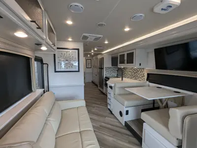 2026 Holiday Rambler Invicta 33HB photo 12