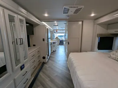 2026 Holiday Rambler Invicta 33HB photo 29