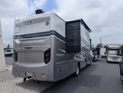 2026 Holiday Rambler Invicta 33HB photo 7