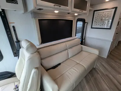 2026 Holiday Rambler Invicta 33HB photo 14