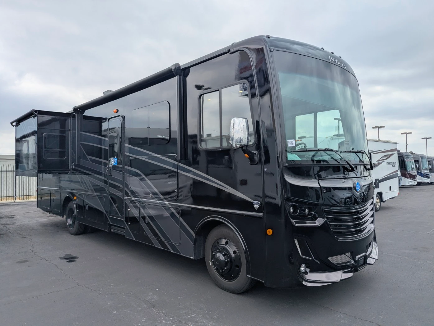2026 Holiday Rambler Invicta 32RW exterior