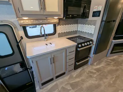 2022 Thor Motor Coach Windsport photo 18