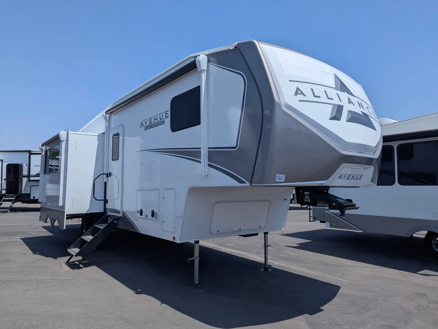 2026 Alliance RV Avenue 30BH exterior