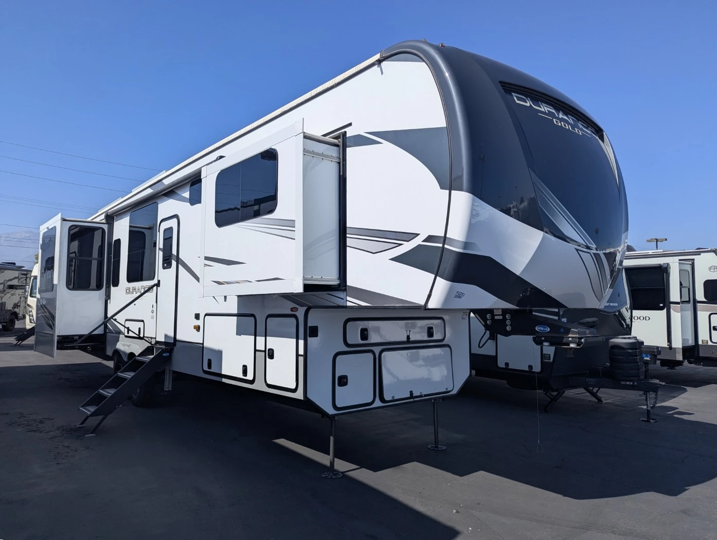 2024 KZ RV Durango Gold G360REQ exterior