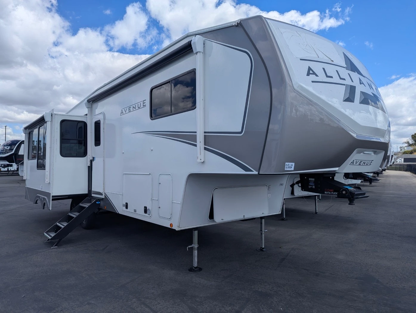 2026 Alliance RV Avenue 32RLS exterior