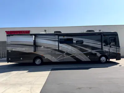 2015 Fleetwood Expedition 40X photo 4