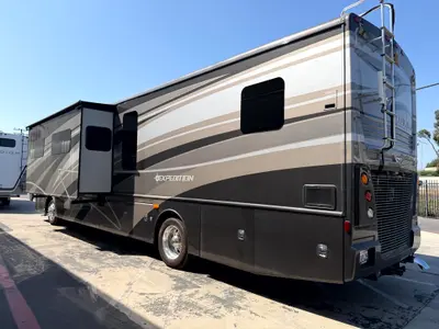2015 Fleetwood Expedition 40X photo 7