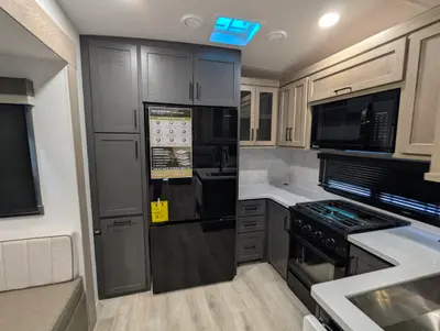 2026 Forest River Rockwood Signature R371RK photo 32