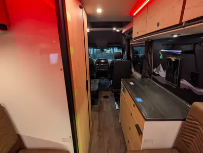 2026 Storyteller Overland Crew Mode XL photo 26