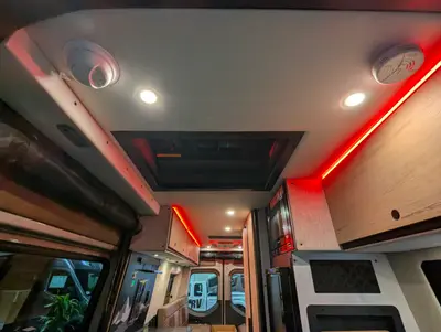 2026 Storyteller Overland Crew Mode XL photo 17