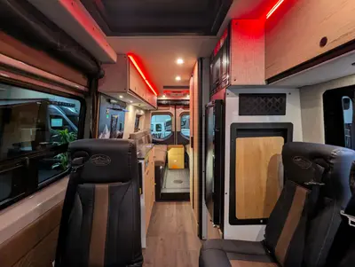 2026 Storyteller Overland Crew Mode XL photo 15