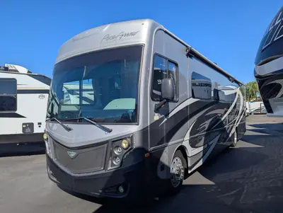 2021 Fleetwood Pace Arrow photo 3
