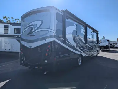 2021 Fleetwood Pace Arrow photo 5
