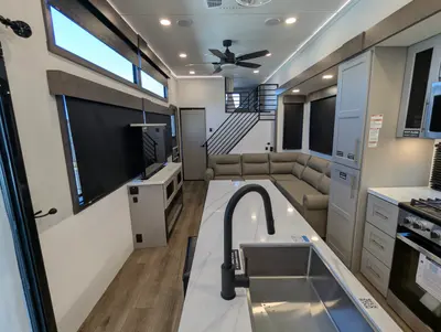 2026 Alliance RV Benchmark 44LFT photo 11