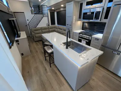 2026 Alliance RV Benchmark 44LFT photo 9