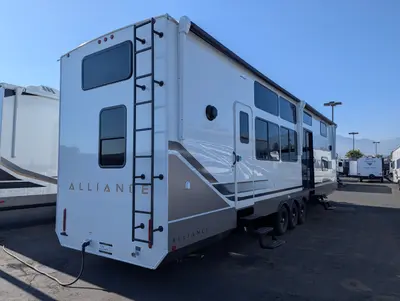 2026 Alliance RV Benchmark 44LFT photo 7