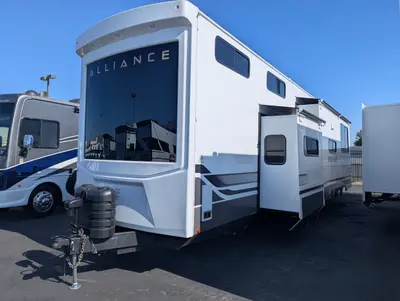 2026 Alliance RV Benchmark 44LFT photo 5
