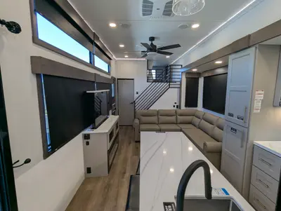 2026 Alliance RV Benchmark 44LFT photo 39