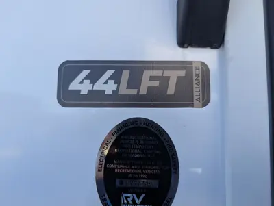 2026 Alliance RV Benchmark 44LFT photo 8