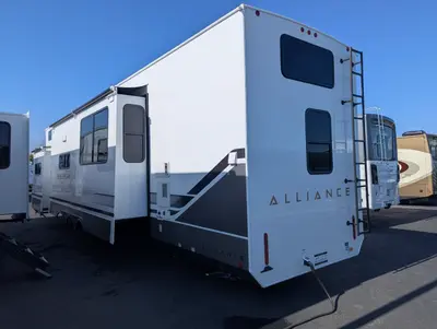2026 Alliance RV Benchmark 44LFT photo 6