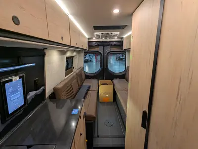 2026 Storyteller Overland Crew Mode XL photo 17