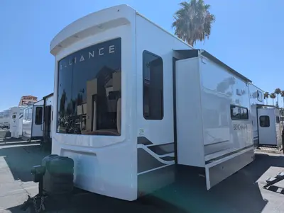 2026 Alliance RV Benchmark 42LFT photo 5