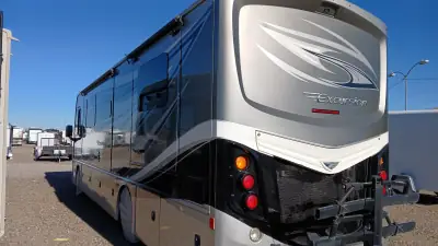 2015 FLEETWOOD EXCURSION photo 2