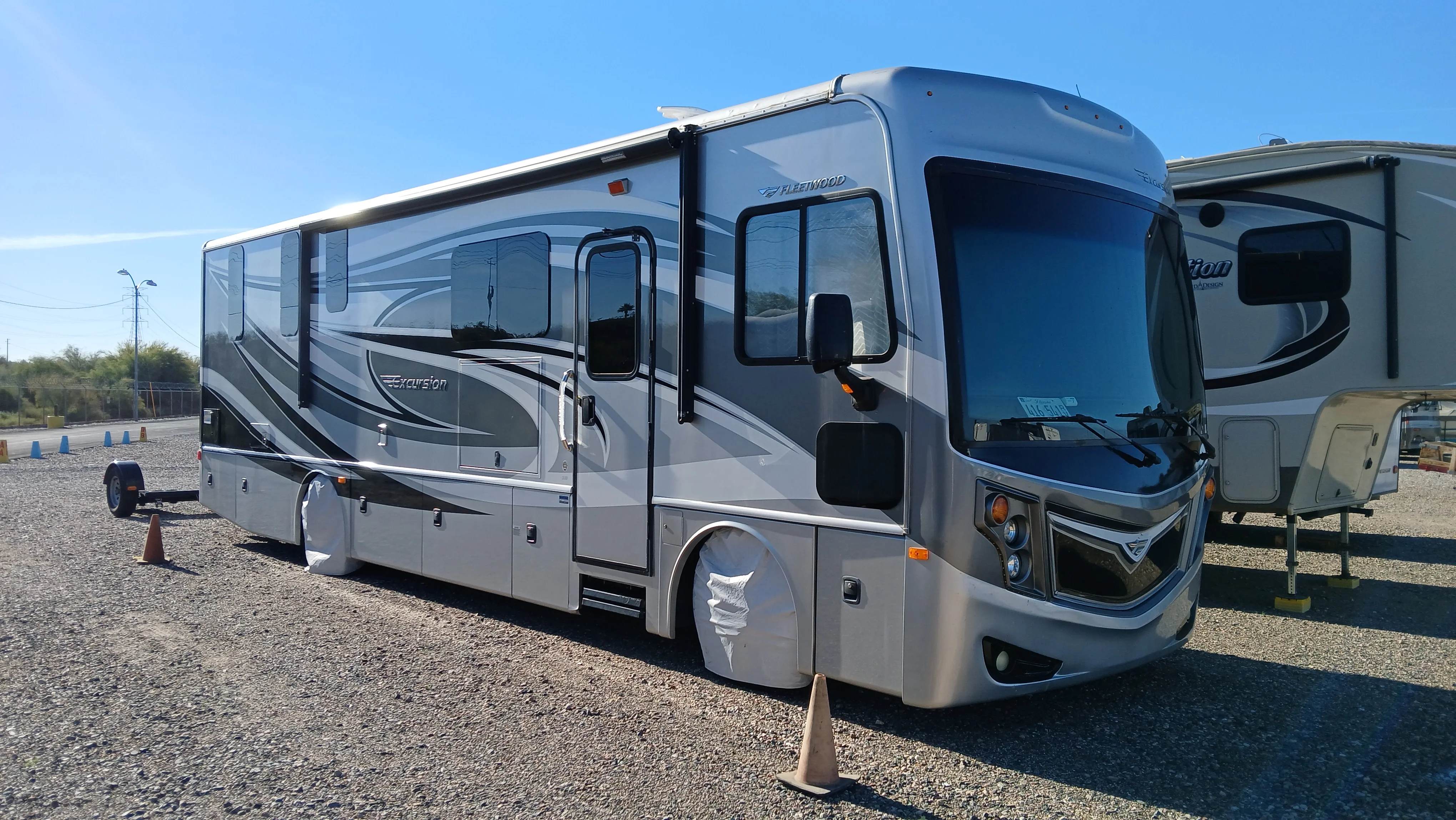 2015 FLEETWOOD EXCURSION exterior
