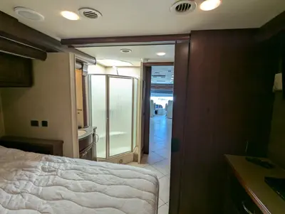 2011 Thor Motor Coach Astoria photo 33