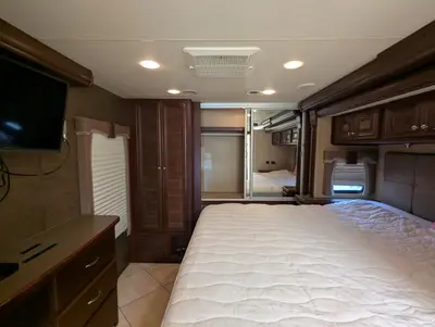 2011 Thor Motor Coach Astoria photo 30