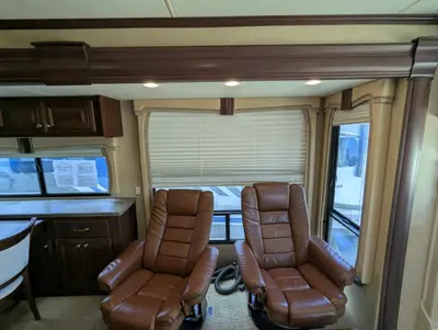 2011 Thor Motor Coach Astoria photo 18