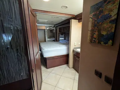 2011 Thor Motor Coach Astoria photo 24