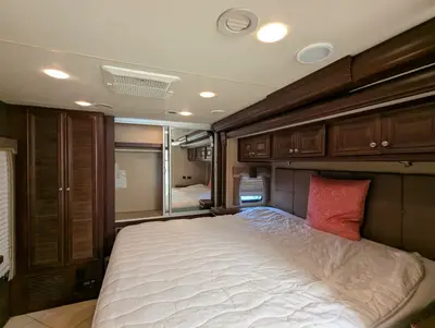 2011 Thor Motor Coach Astoria photo 29