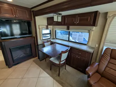 2011 Thor Motor Coach Astoria photo 19
