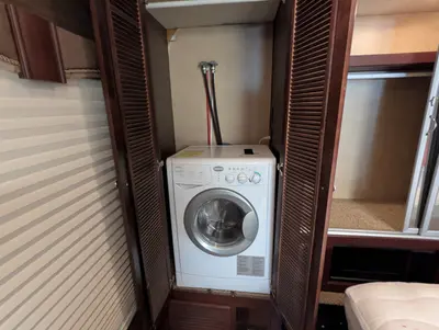 2011 Thor Motor Coach Astoria photo 32