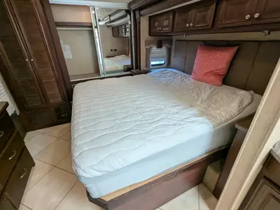 2011 Thor Motor Coach Astoria photo 28