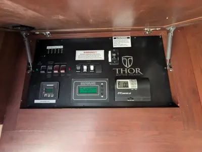 2011 Thor Motor Coach Astoria photo 11