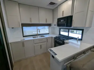 2027 Alliance RV Paradigm 312RK photo 25