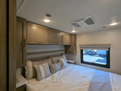 2027 Thor Motor Coach Windsport photo 42