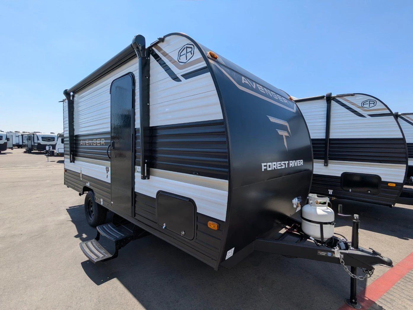 2027 Prime Time Avenger LT 16BHX exterior