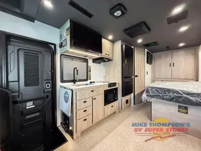 2026 Grand Design Lineage Series M photo 19
