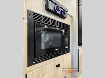 2026 Grand Design Lineage Series M photo 24