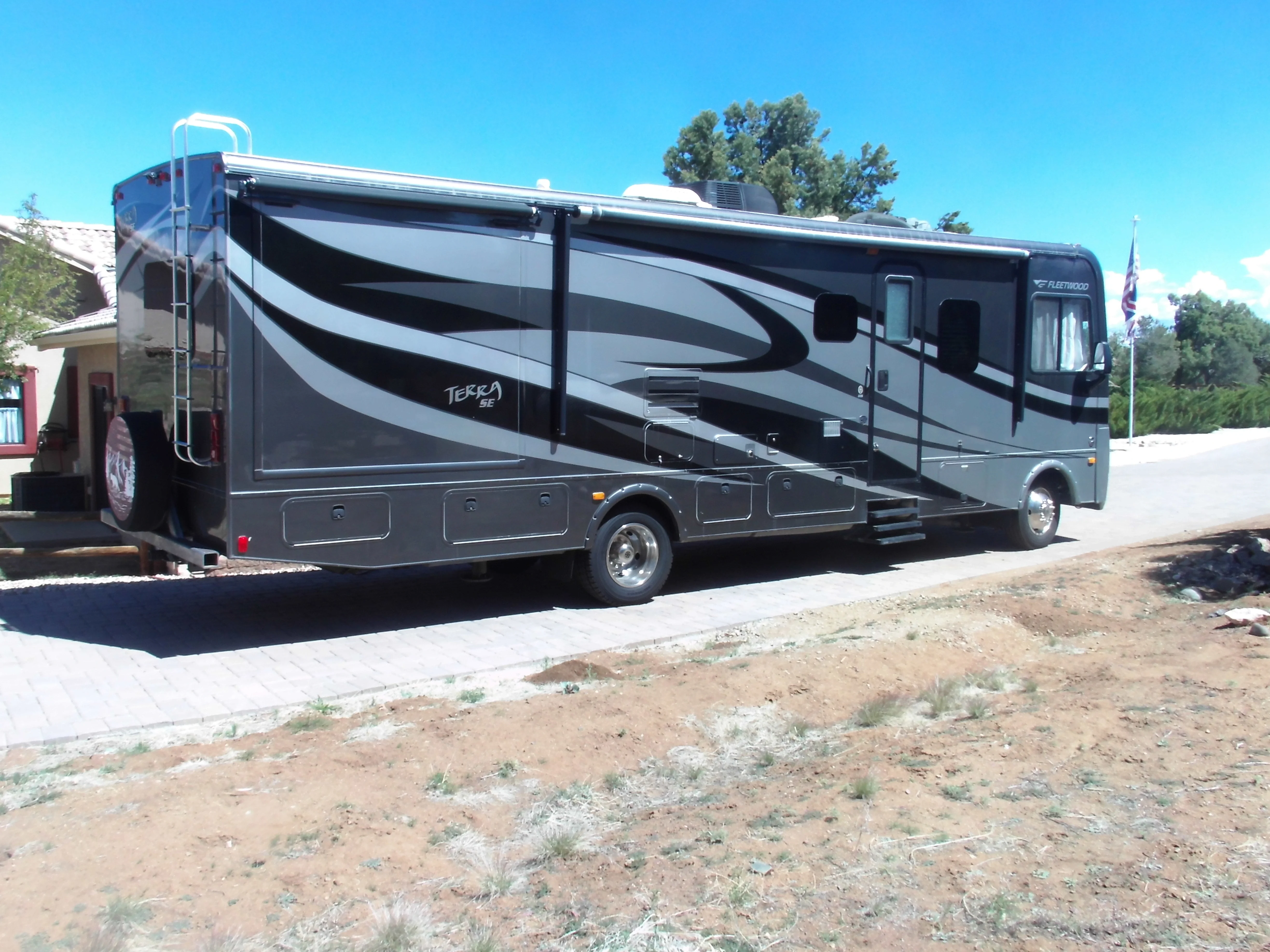 2015 FLEETWOOD TERRA SE exterior