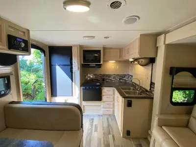 2017 Winnebago Minnie photo 11
