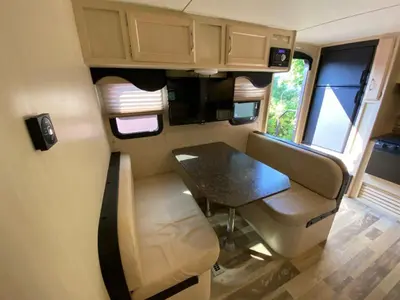 2017 Winnebago Minnie photo 23