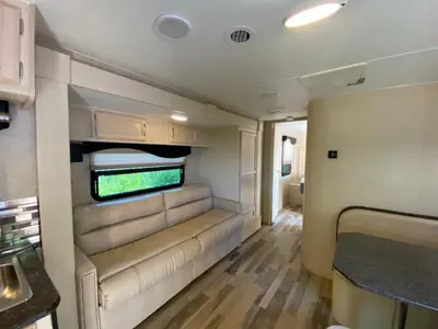2017 Winnebago Minnie photo 9
