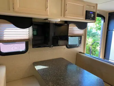 2017 Winnebago Minnie photo 24