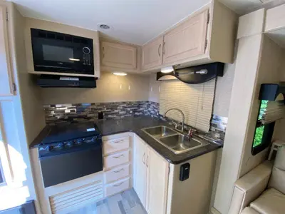 2017 Winnebago Minnie photo 12