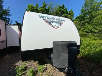 2017 Winnebago Minnie photo 2